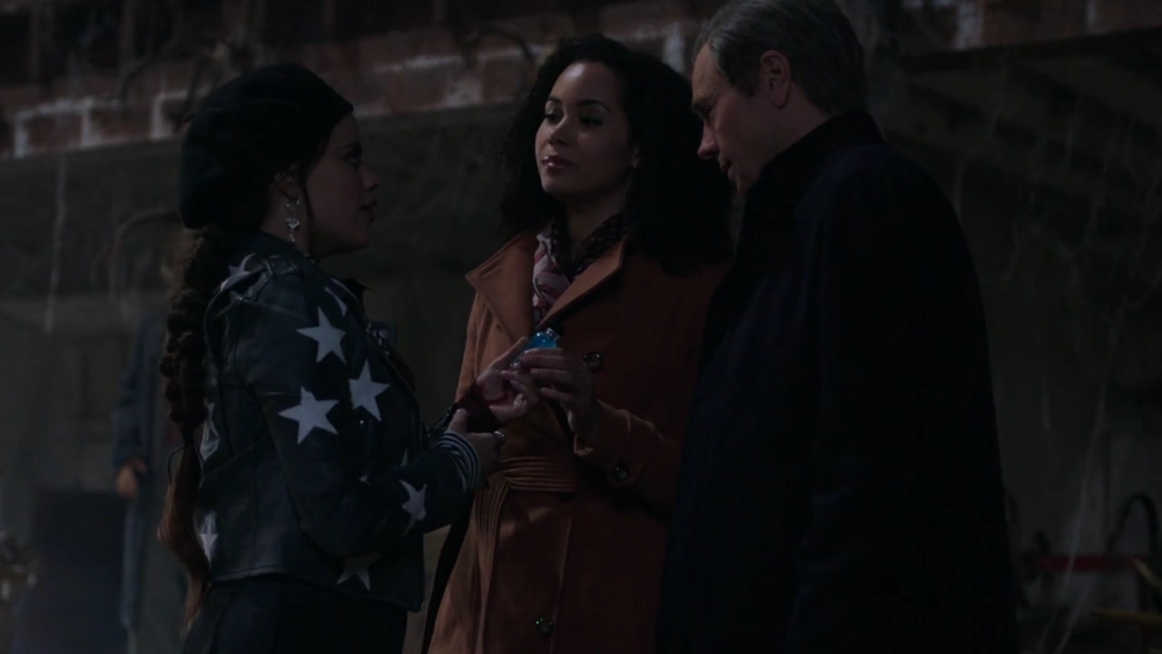 Charmed-Online-dot-nl_Charmed-1x17Surrender02058.jpg