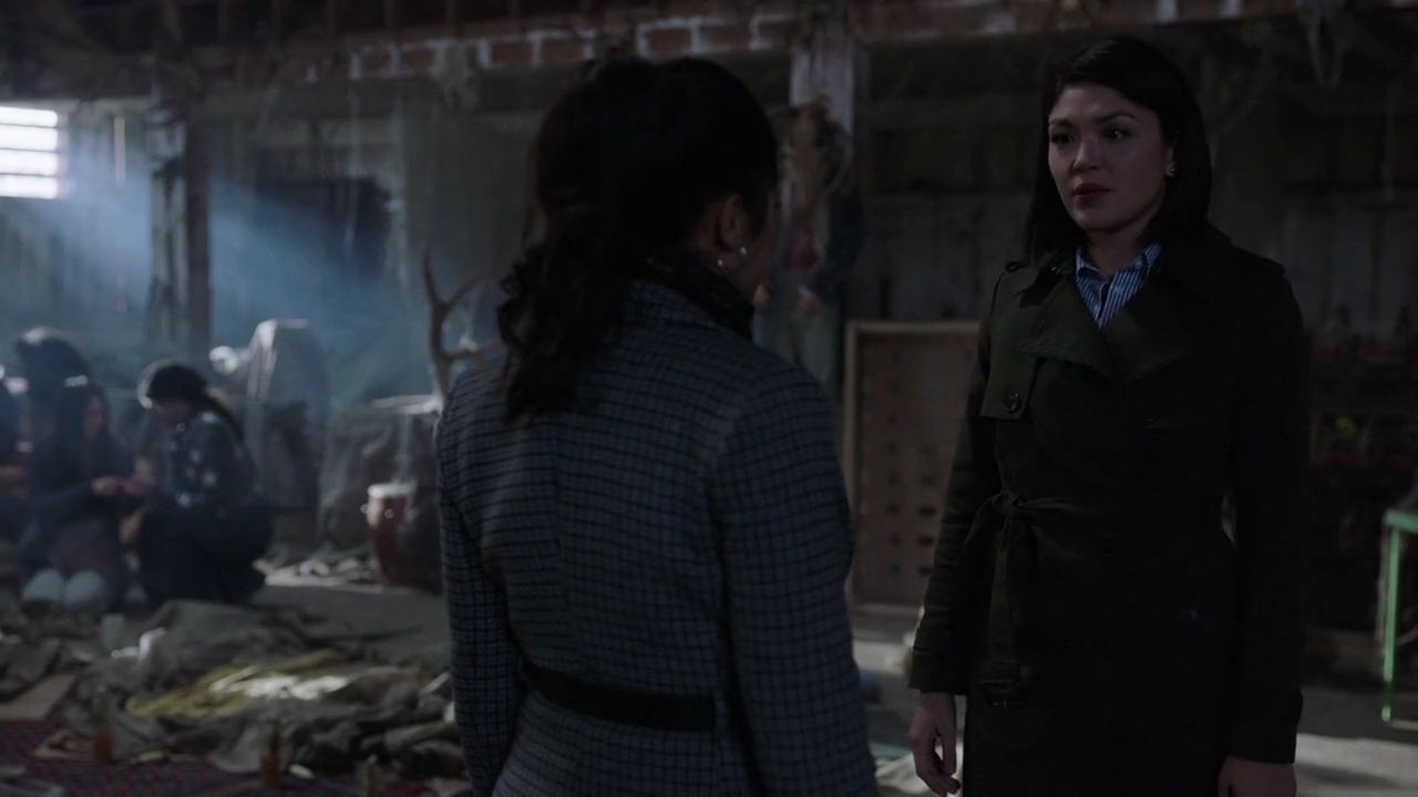 Charmed-Online-dot-nl_Charmed-1x17Surrender02071.jpg