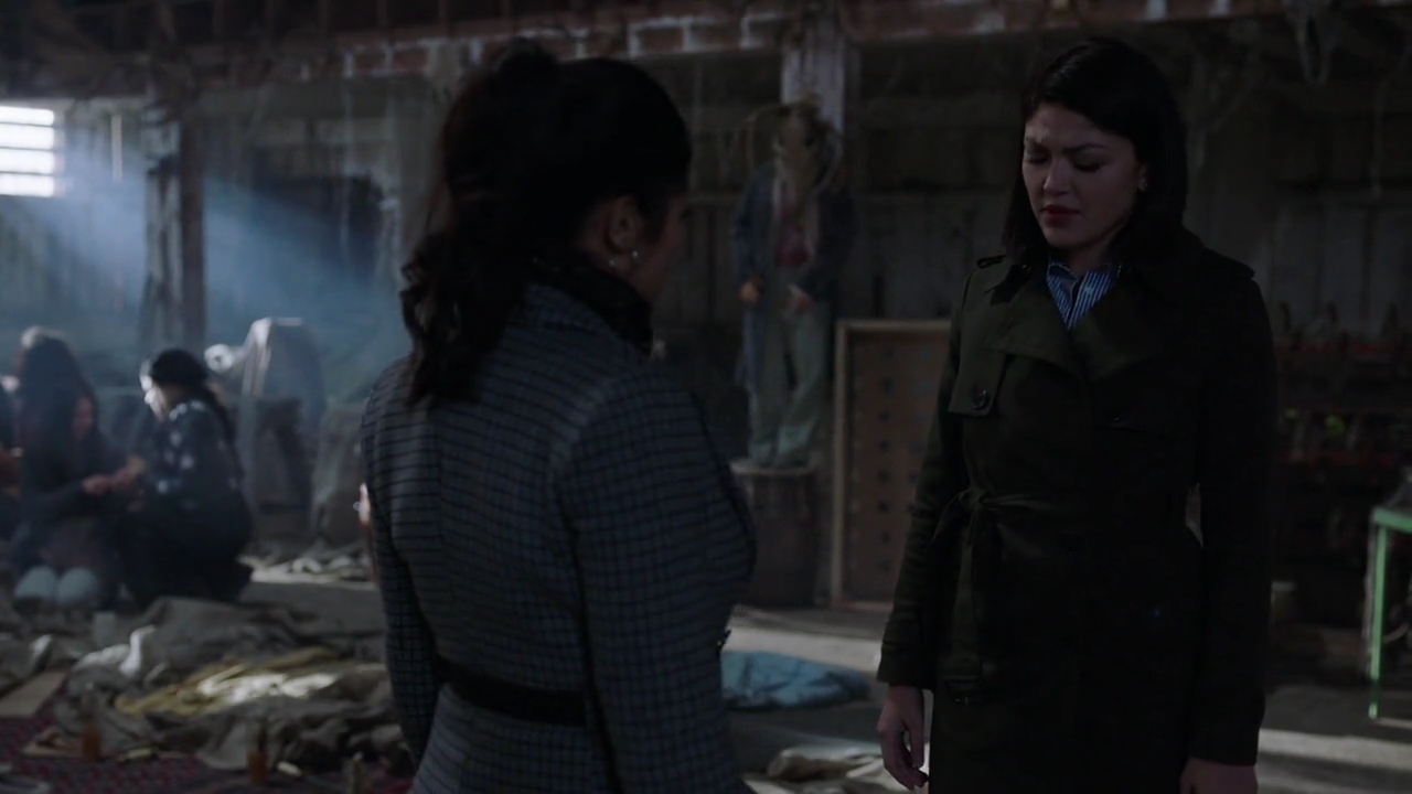 Charmed-Online-dot-nl_Charmed-1x17Surrender02073.jpg