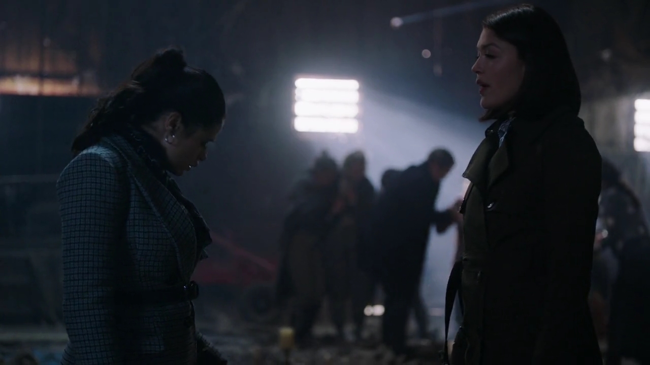 Charmed-Online-dot-nl_Charmed-1x17Surrender02078.jpg