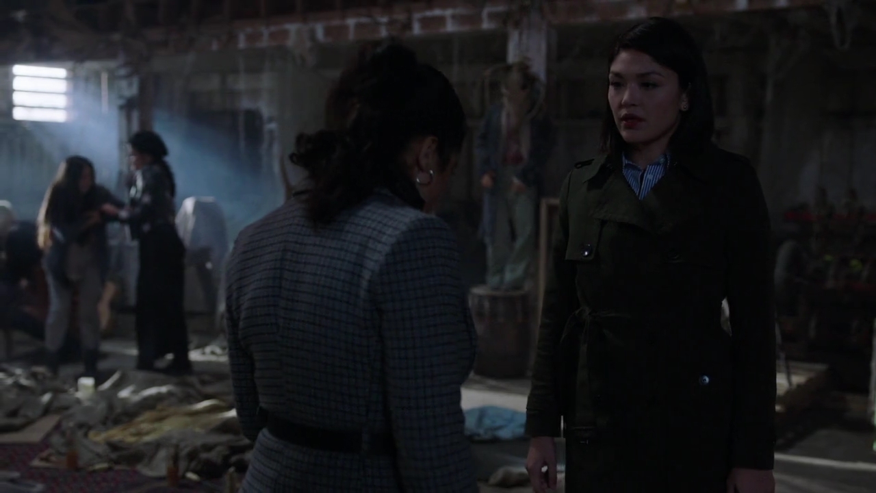Charmed-Online-dot-nl_Charmed-1x17Surrender02079.jpg