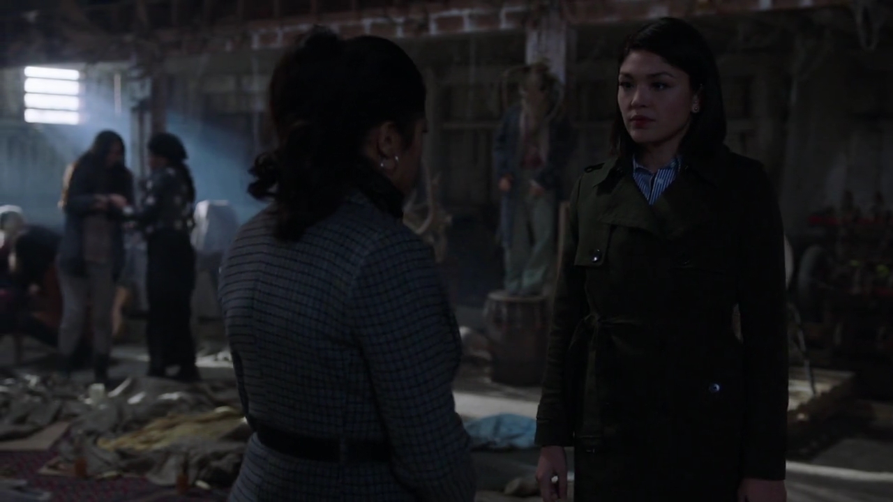 Charmed-Online-dot-nl_Charmed-1x17Surrender02080.jpg