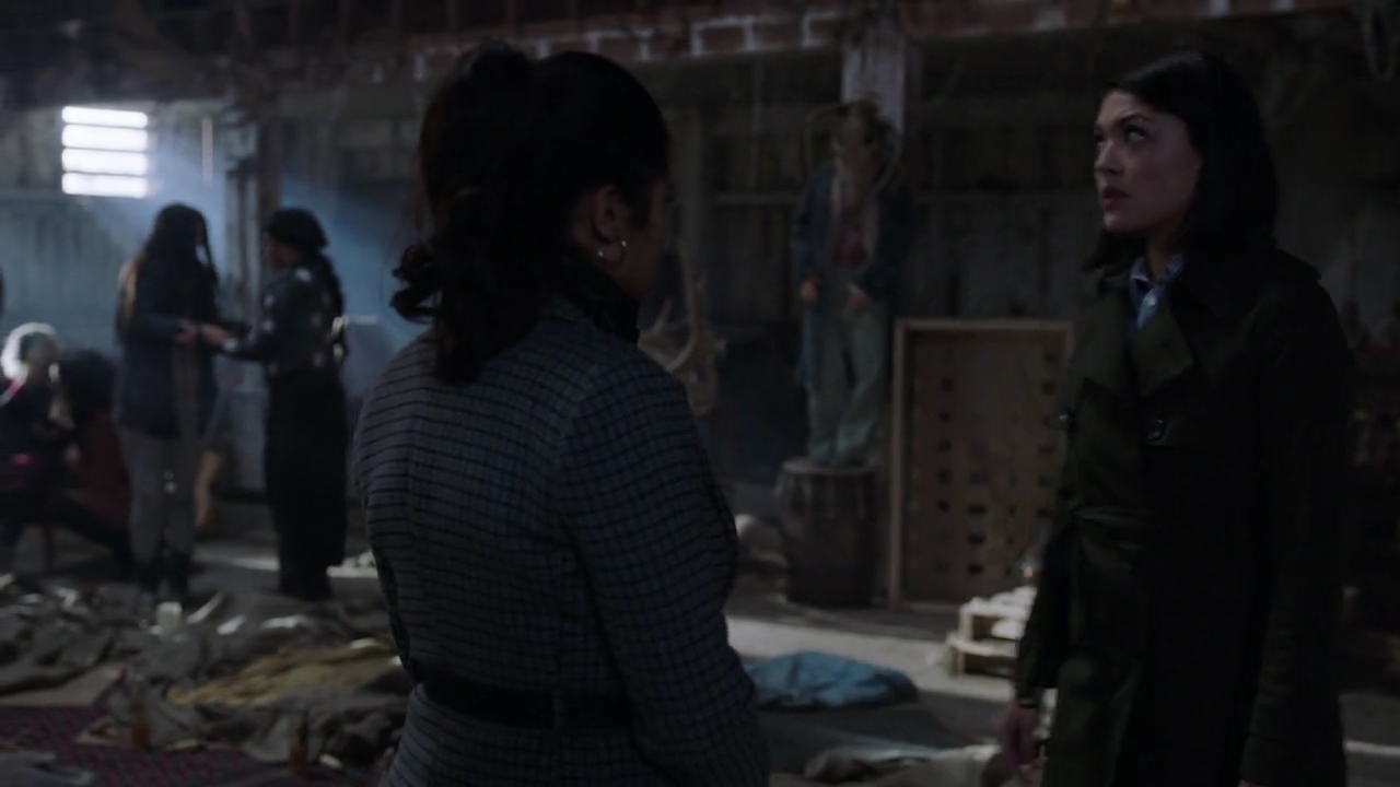 Charmed-Online-dot-nl_Charmed-1x17Surrender02081.jpg