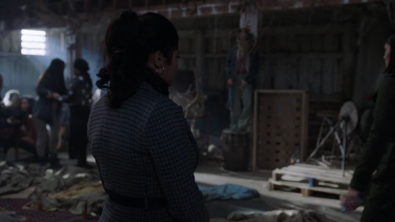 Charmed-Online-dot-nl_Charmed-1x17Surrender02082.jpg