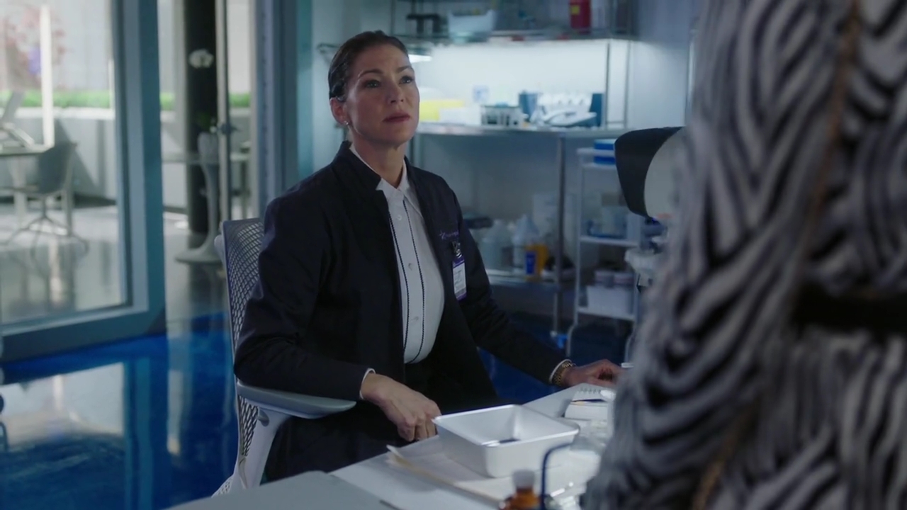 Charmed-Online-dot-nl_Charmed-1x17Surrender02100.jpg