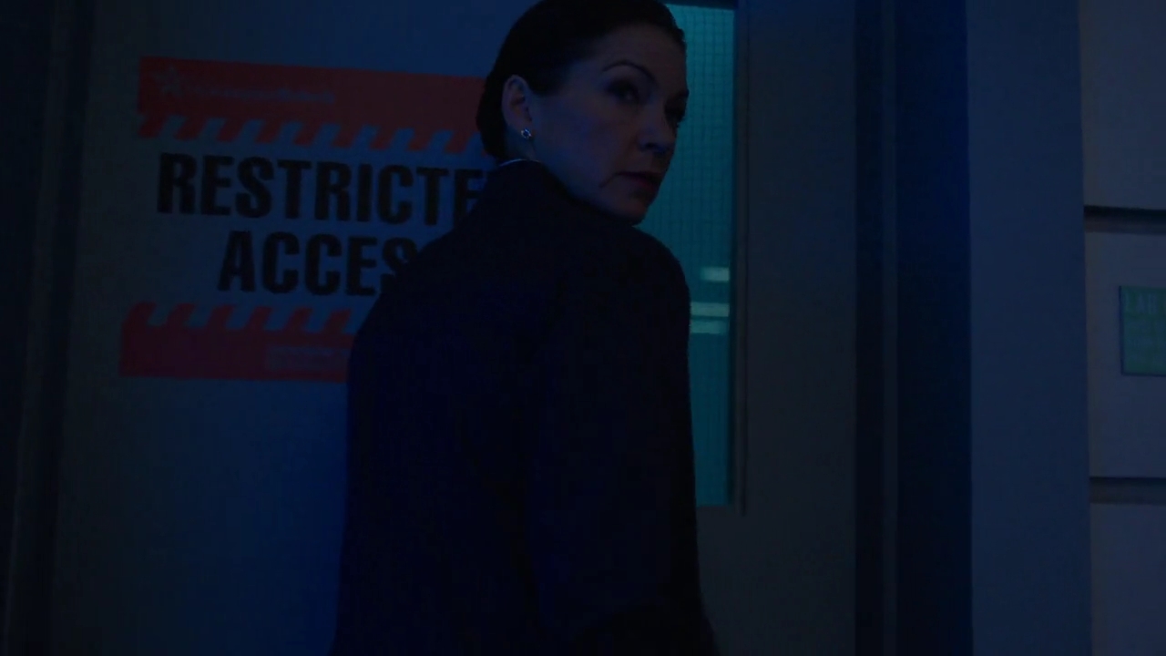 Charmed-Online-dot-nl_Charmed-1x17Surrender02150.jpg