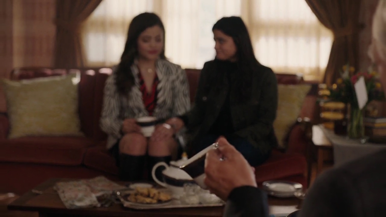 Charmed-Online-dot-nl_Charmed-1x17Surrender02207.jpg