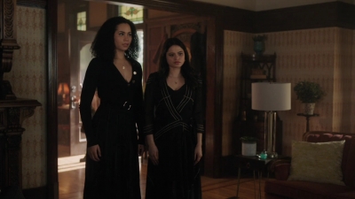 Charmed-Online-dot-nl_Charmed-1x17Surrender00589.jpg