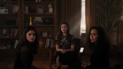 Charmed-Online-dot-nl_Charmed-1x17Surrender00724.jpg