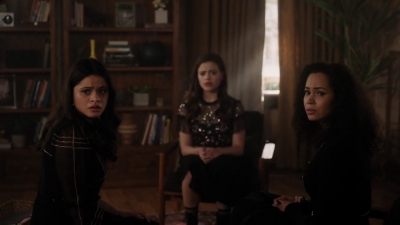 Charmed-Online-dot-nl_Charmed-1x17Surrender00726.jpg