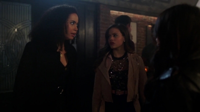 Charmed-Online-dot-nl_Charmed-1x17Surrender00925.jpg