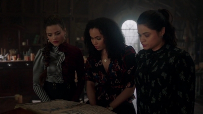 Charmed-Online-dot-nl_Charmed-1x17Surrender01120.jpg