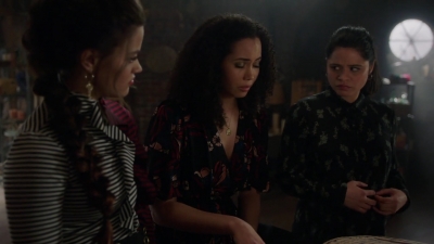 Charmed-Online-dot-nl_Charmed-1x17Surrender01139.jpg