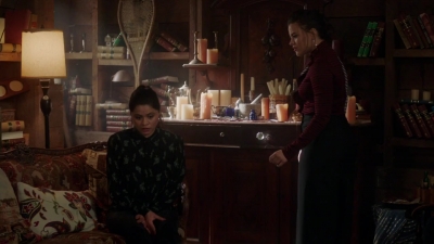 Charmed-Online-dot-nl_Charmed-1x17Surrender01209.jpg