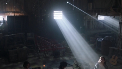 Charmed-Online-dot-nl_Charmed-1x17Surrender01494.jpg