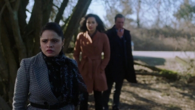 Charmed-Online-dot-nl_Charmed-1x17Surrender02024.jpg