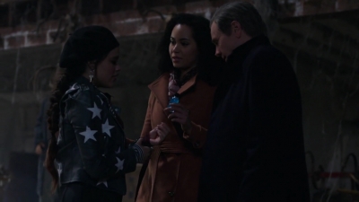 Charmed-Online-dot-nl_Charmed-1x17Surrender02056.jpg