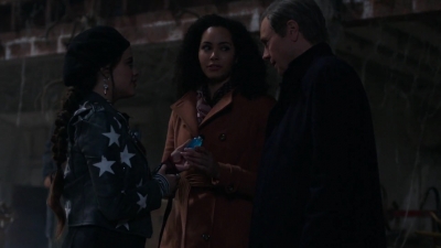 Charmed-Online-dot-nl_Charmed-1x17Surrender02059.jpg