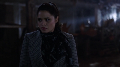 Charmed-Online-dot-nl_Charmed-1x17Surrender02085.jpg