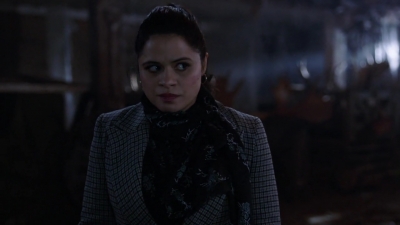 Charmed-Online-dot-nl_Charmed-1x17Surrender02086.jpg