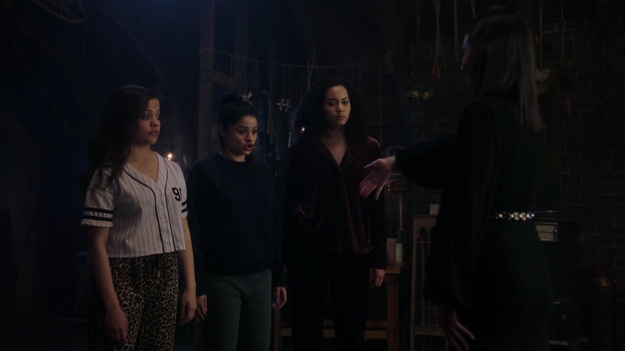 Charmed-Online-dot-nl_Charmed-1x18TheReplacement00135.jpg