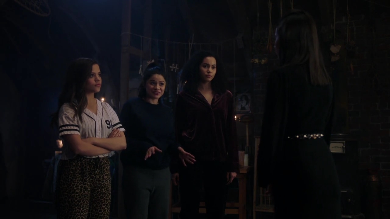 Charmed-Online-dot-nl_Charmed-1x18TheReplacement00188.jpg