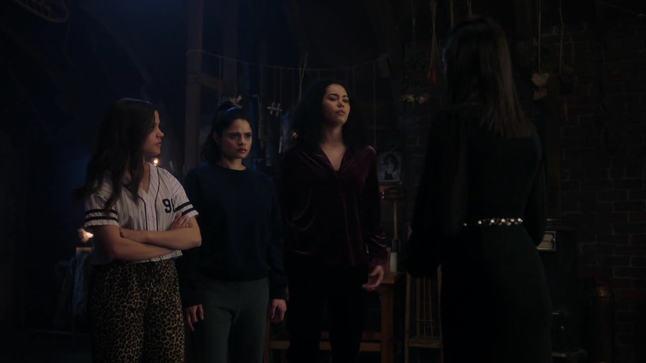 Charmed-Online-dot-nl_Charmed-1x18TheReplacement00236.jpg