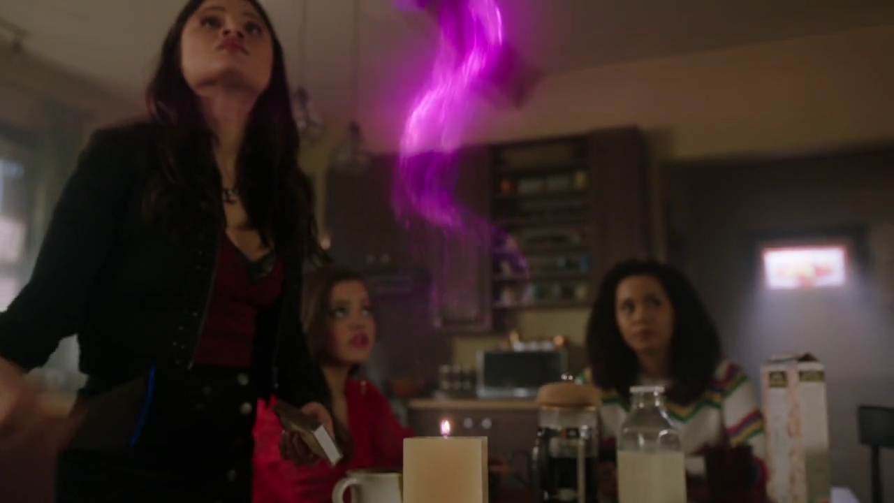 Charmed-Online-dot-nl_Charmed-1x18TheReplacement00286.jpg