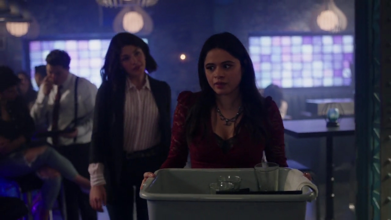 Charmed-Online-dot-nl_Charmed-1x18TheReplacement00411.jpg