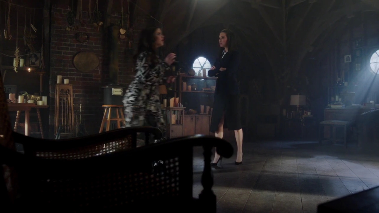 Charmed-Online-dot-nl_Charmed-1x18TheReplacement00822.jpg