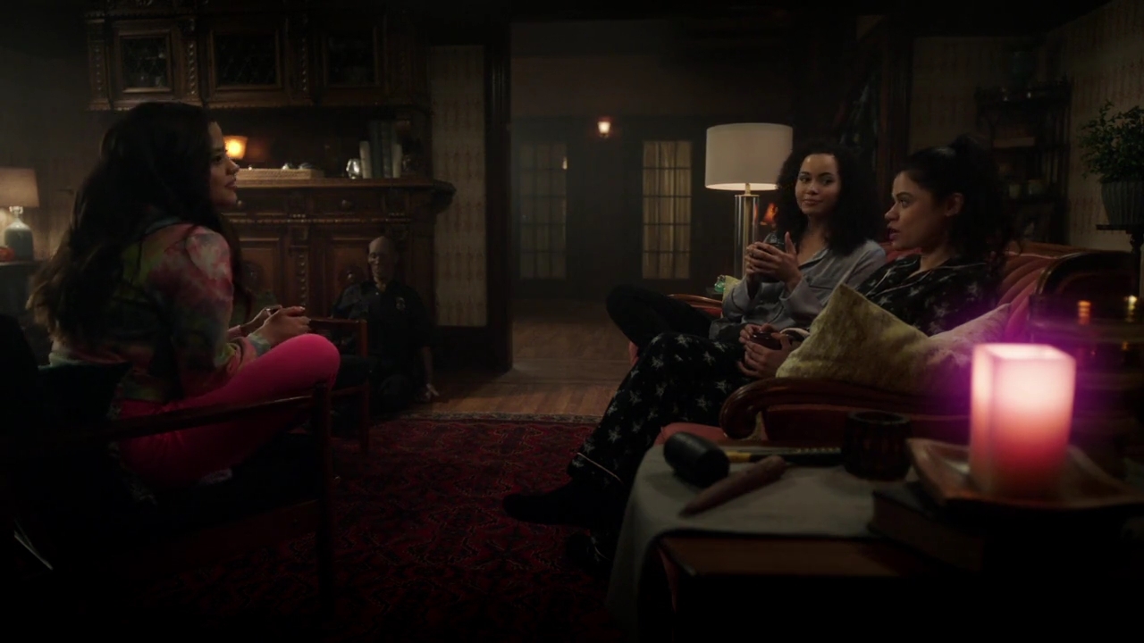 Charmed-Online-dot-nl_Charmed-1x18TheReplacement00952.jpg