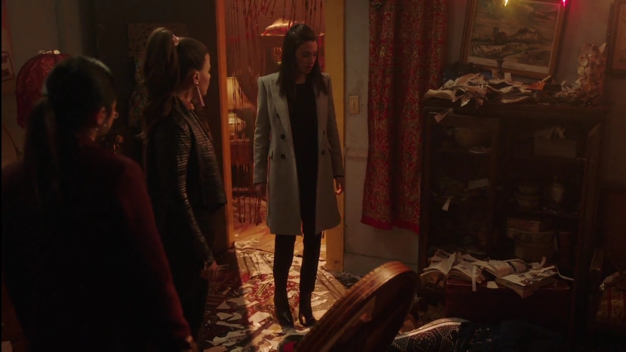 Charmed-Online-dot-nl_Charmed-1x18TheReplacement01302.jpg