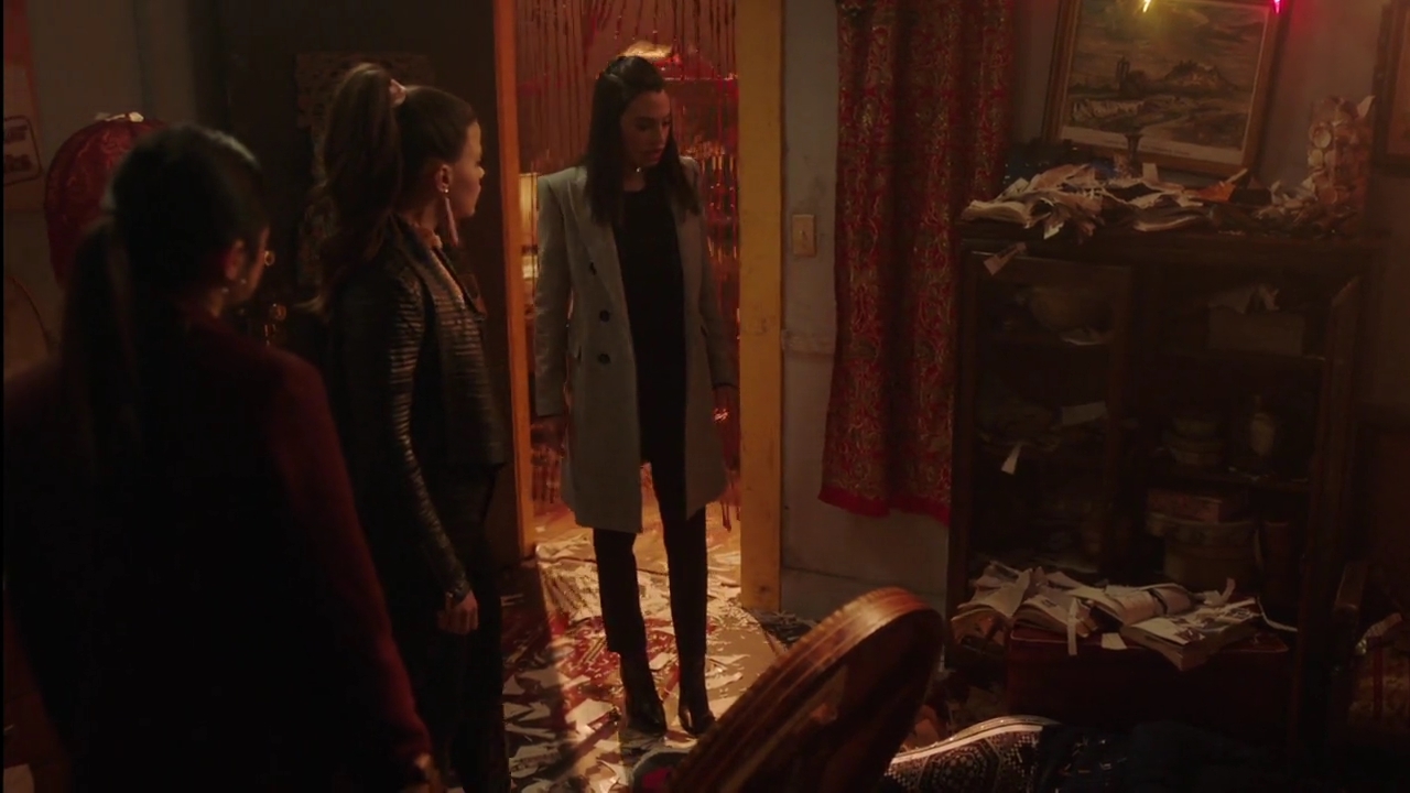 Charmed-Online-dot-nl_Charmed-1x18TheReplacement01303.jpg