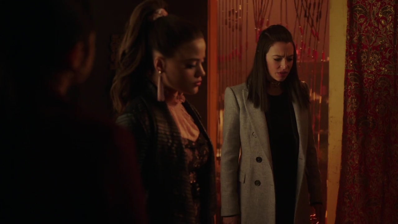 Charmed-Online-dot-nl_Charmed-1x18TheReplacement01304.jpg