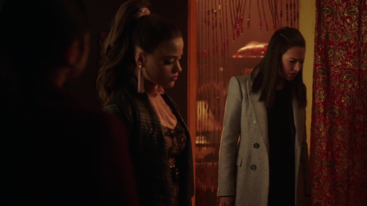 Charmed-Online-dot-nl_Charmed-1x18TheReplacement01305.jpg