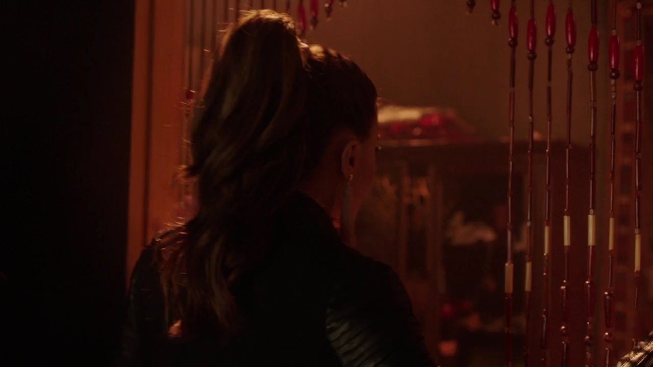 Charmed-Online-dot-nl_Charmed-1x18TheReplacement01378.jpg