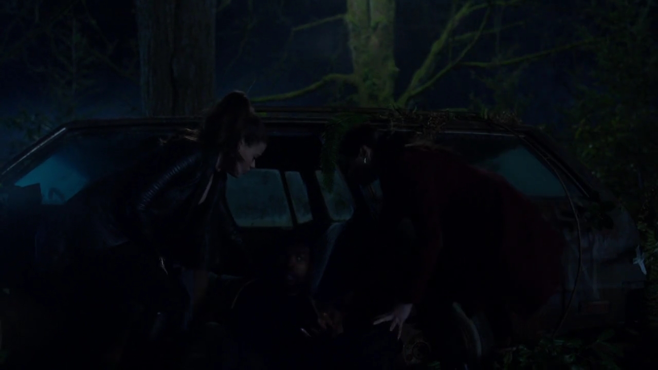 Charmed-Online-dot-nl_Charmed-1x18TheReplacement01700.jpg
