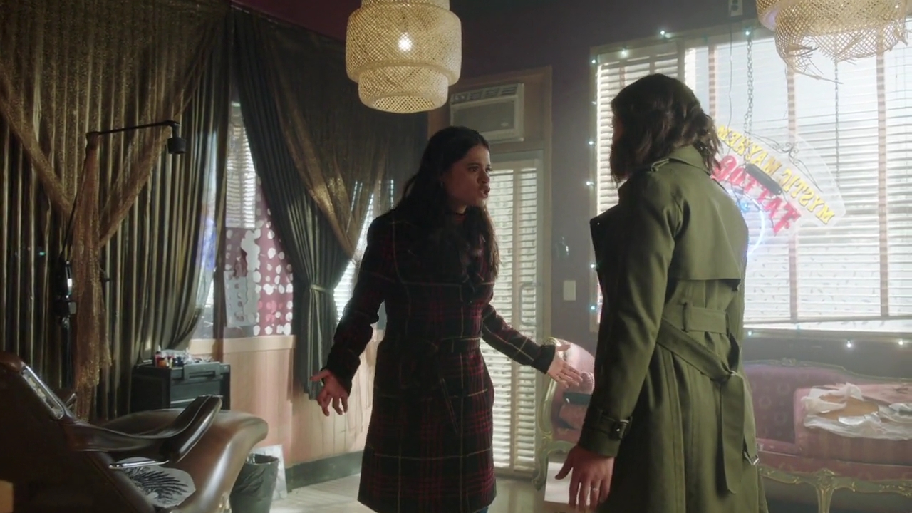 Charmed-Online-dot-nl_Charmed-1x18TheReplacement02170.jpg