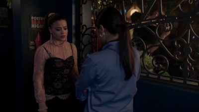 Charmed-Online-dot-nl_Charmed-1x18TheReplacement01252.jpg