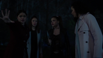 Charmed-Online-dot-nl_Charmed-1x18TheReplacement01564.jpg