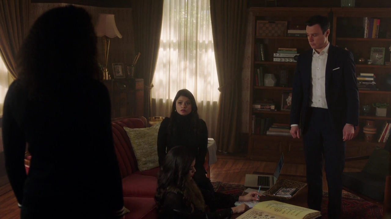 Charmed-Online-dot-nl_Charmed-1x20Ambush01010.jpg