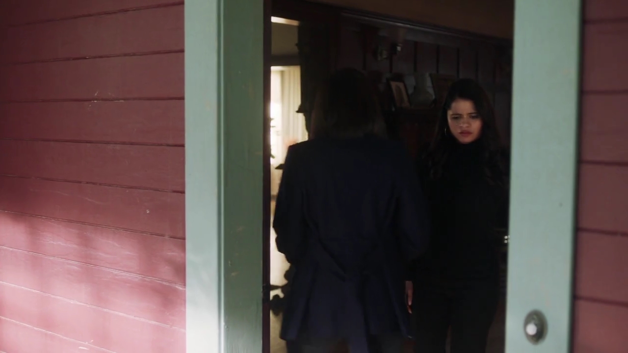 Charmed-Online-dot-nl_Charmed-1x20Ambush01037.jpg