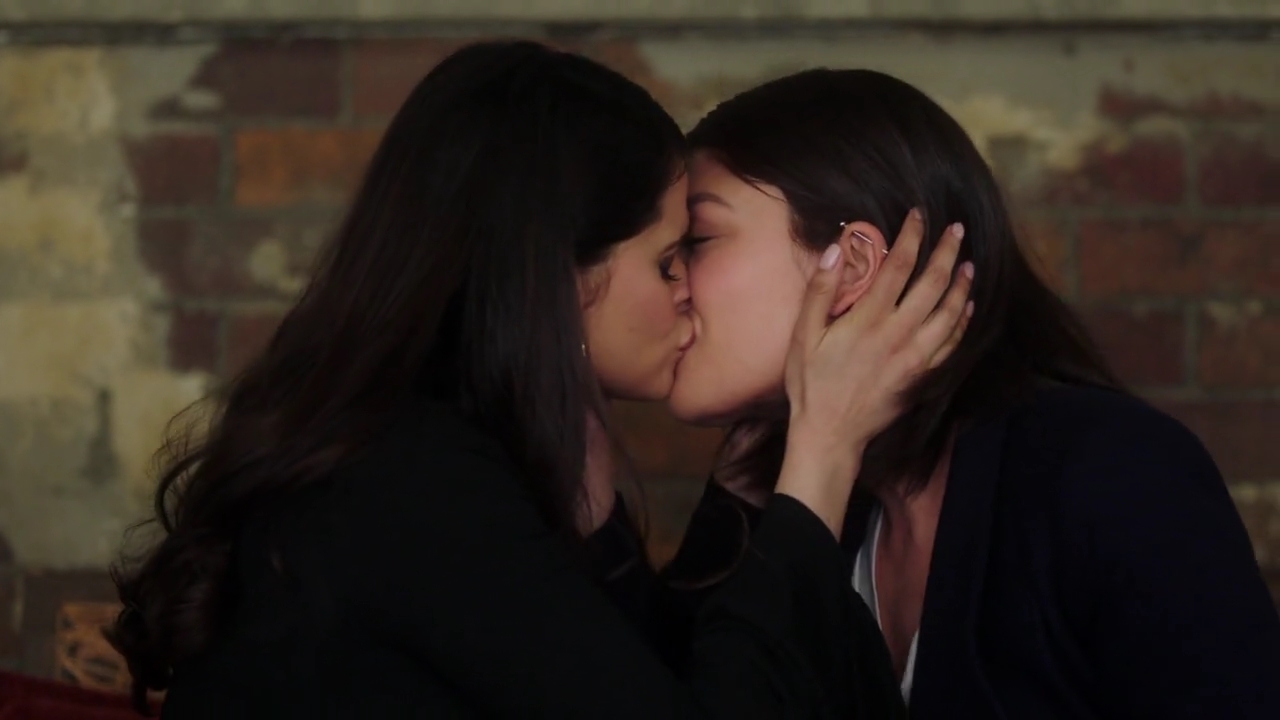 Charmed-Online-dot-nl_Charmed-1x20Ambush01120.jpg