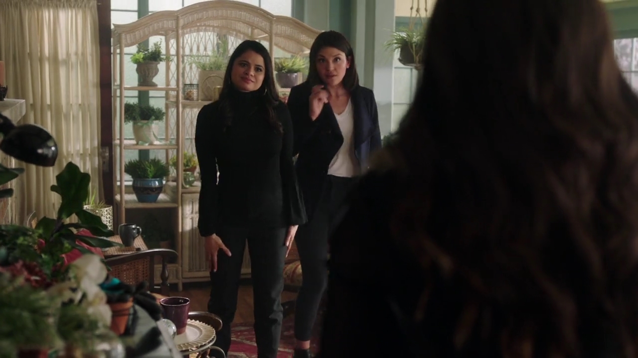 Charmed-Online-dot-nl_Charmed-1x20Ambush01149.jpg
