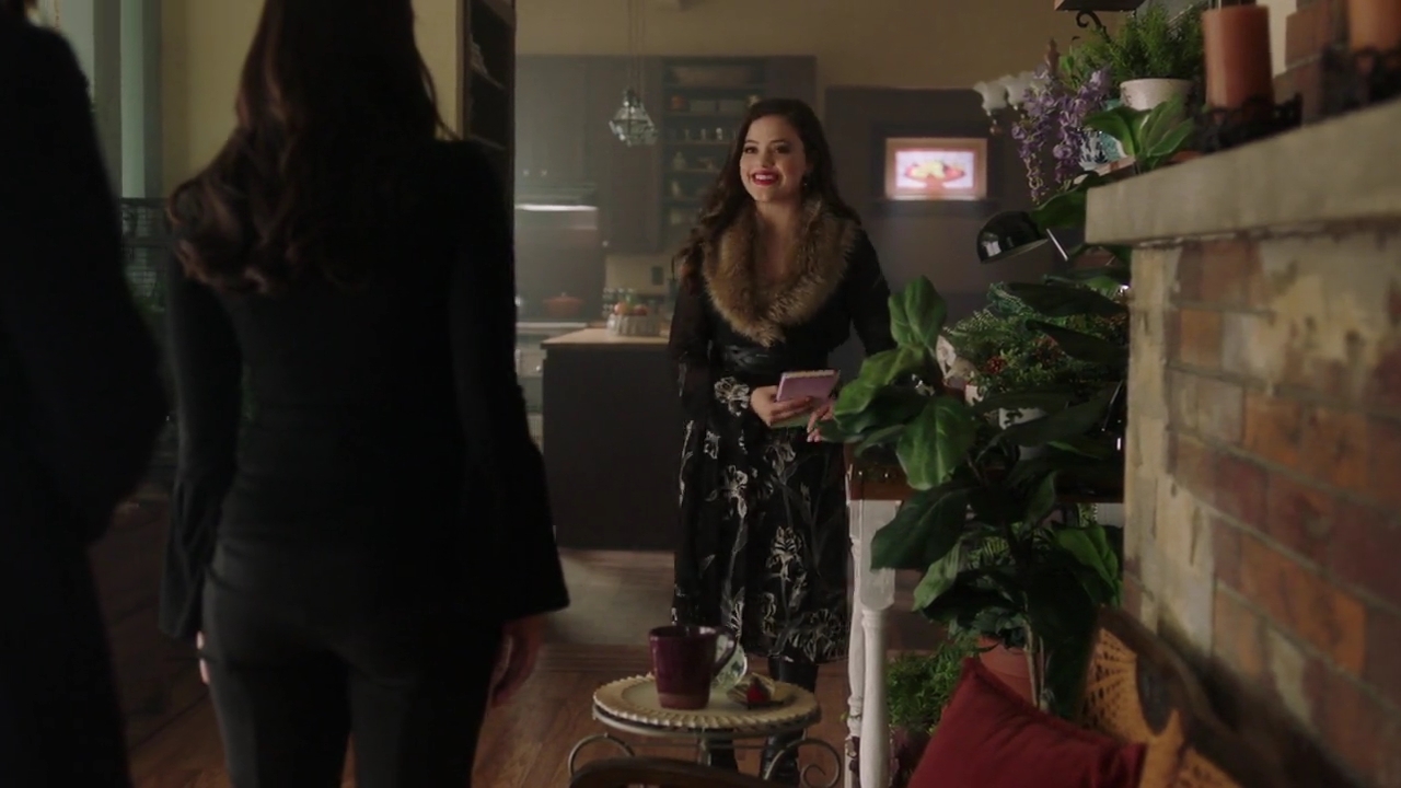 Charmed-Online-dot-nl_Charmed-1x20Ambush01153.jpg