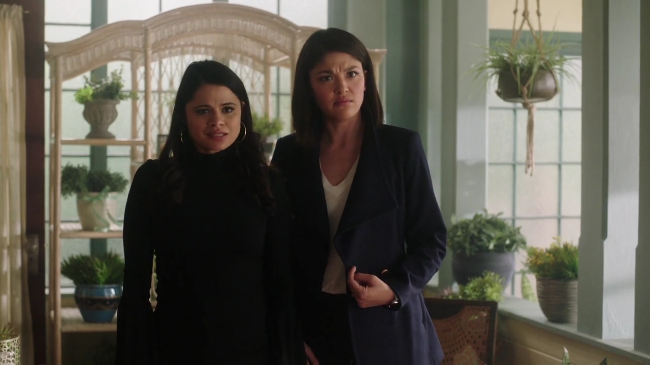 Charmed-Online-dot-nl_Charmed-1x20Ambush01154.jpg