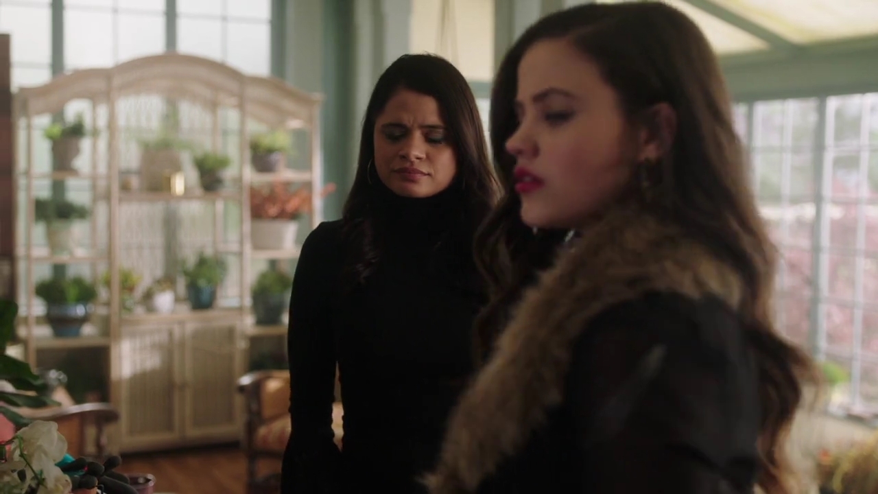 Charmed-Online-dot-nl_Charmed-1x20Ambush01240.jpg