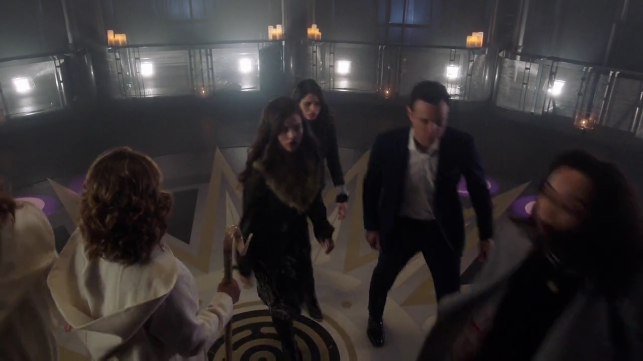 Charmed-Online-dot-nl_Charmed-1x20Ambush01323.jpg