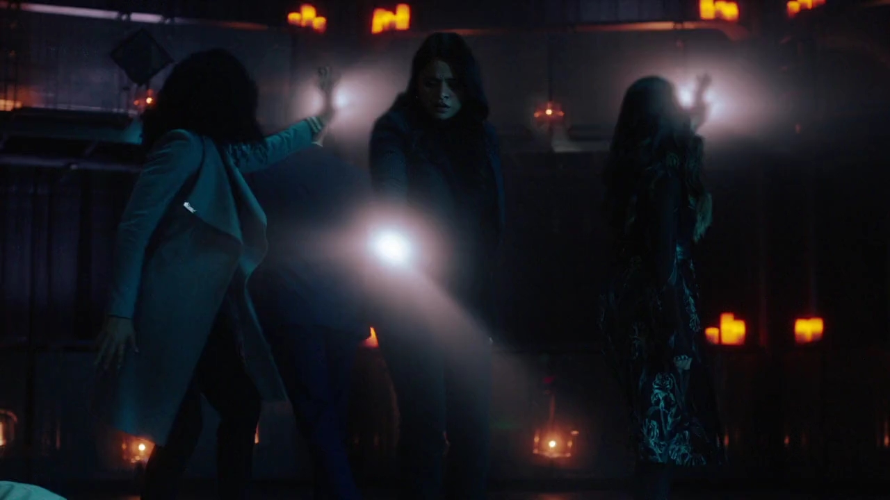 Charmed-Online-dot-nl_Charmed-1x20Ambush01372.jpg