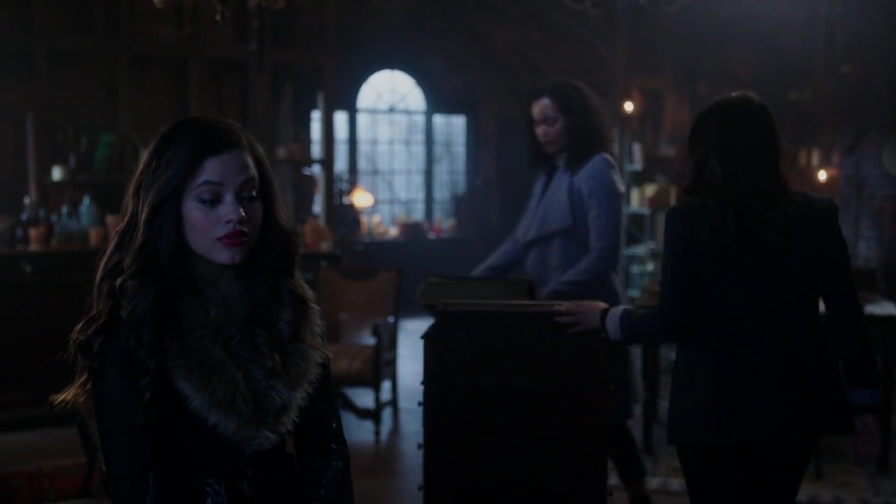 Charmed-Online-dot-nl_Charmed-1x20Ambush01428.jpg